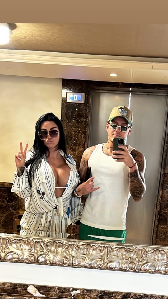 Katie Price and JJ Slater posing in a hotel mirror.