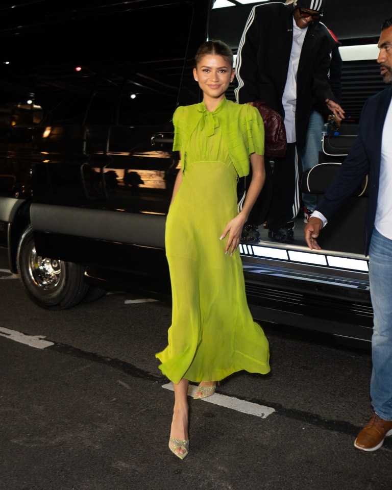 The actress wore a tennis ball-coloured dress at Zero Bond