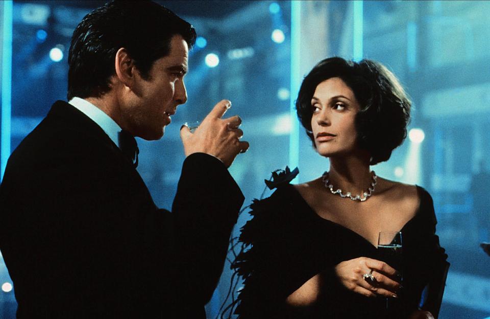 Teri Hatcher played former lover of agent 007, Paris Carver in 1997