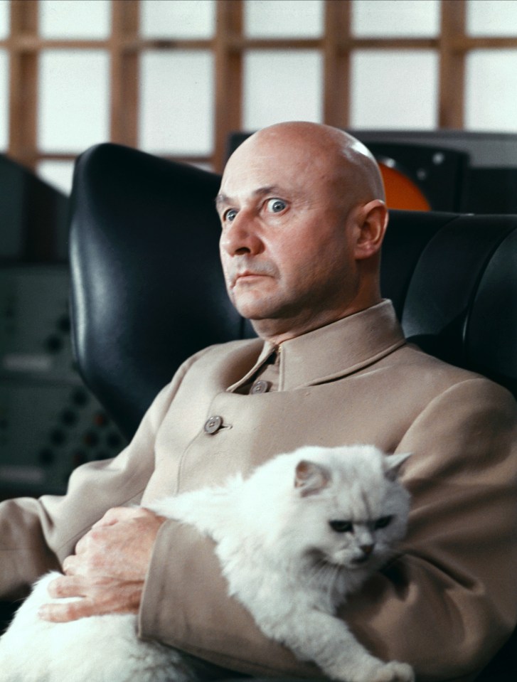 Donald Pleasence playing super villain Blofeld