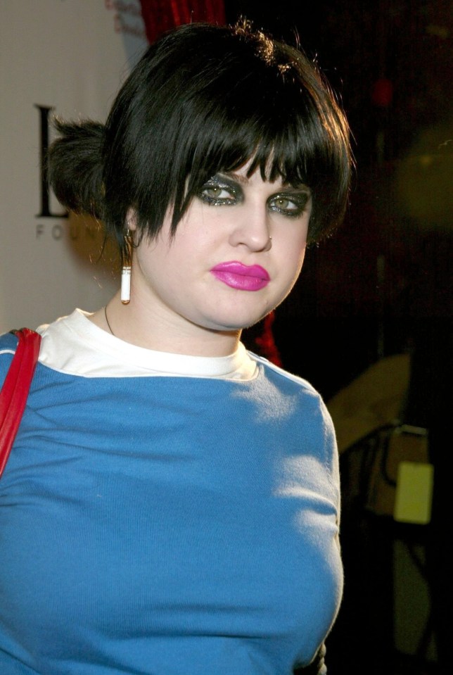 Kelly used to be a fan of heavy eye make-up and bold lipstick colours in 2004