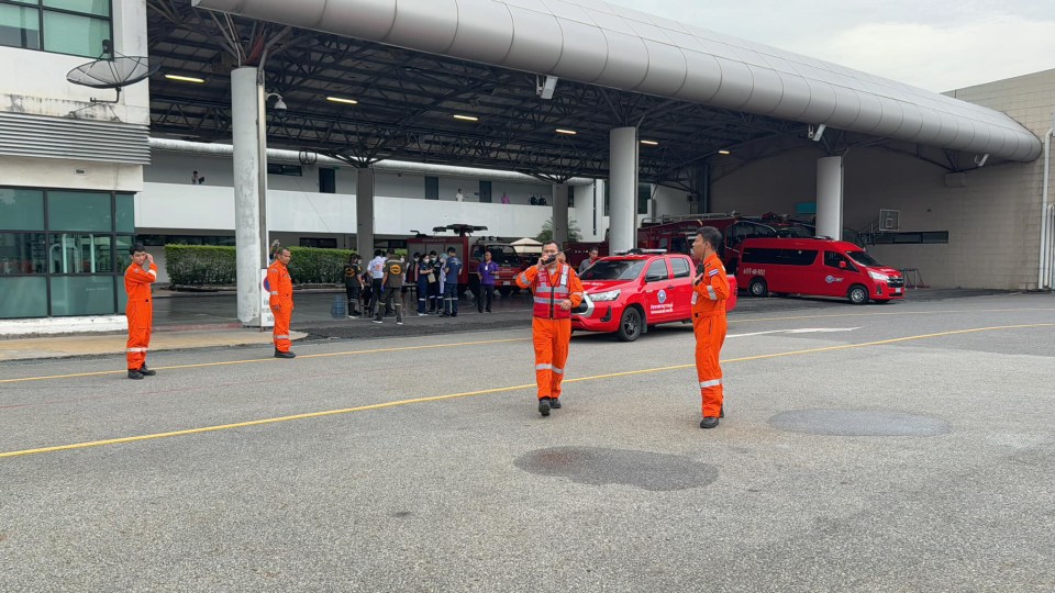 Airport staff and emergency services preparing for the arrival of the Singapore Airlines plane in Bangkok