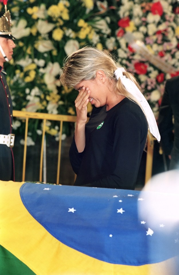 Senna's girlfriend Adriana Galisteu mourns in front of his coffin