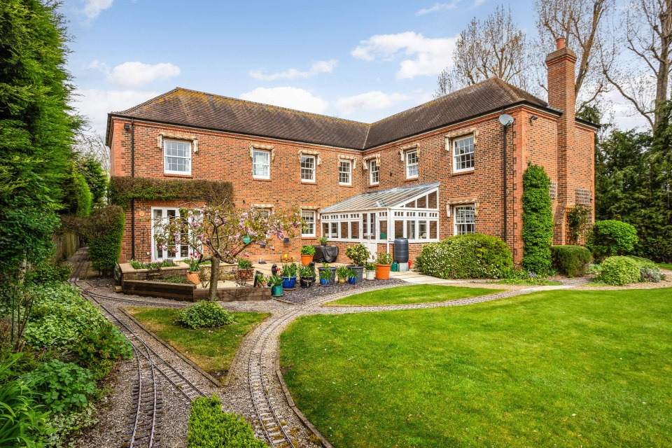 Foxcombe House was built for Graham and Wendy Miles in 1999