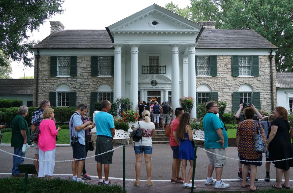 Fans queue to enter Graceland mansion in Memphis