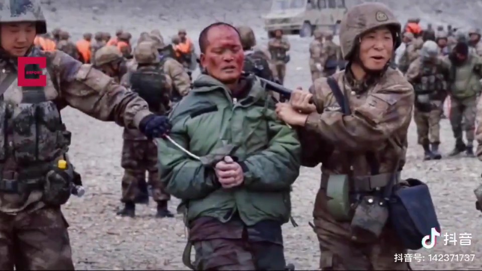 Chinese soldiers were badly hurt fighting against Indian men with improvised weapons