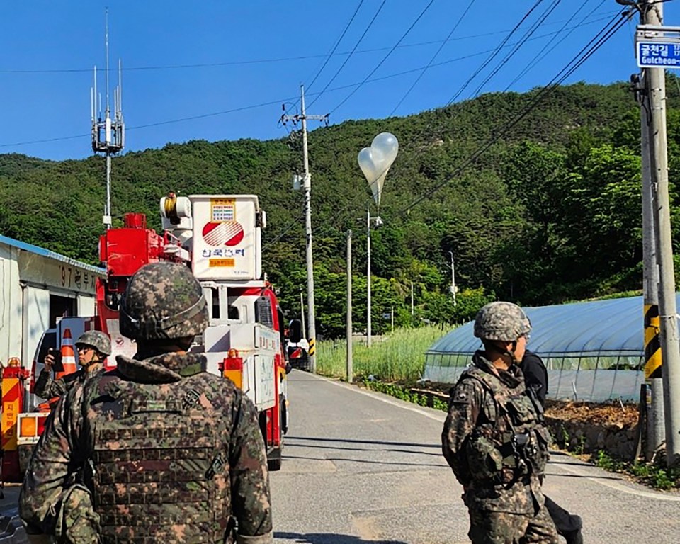 South Korean army soldiers stand guard in Muju, today underneath a balloon caught on electrical wires