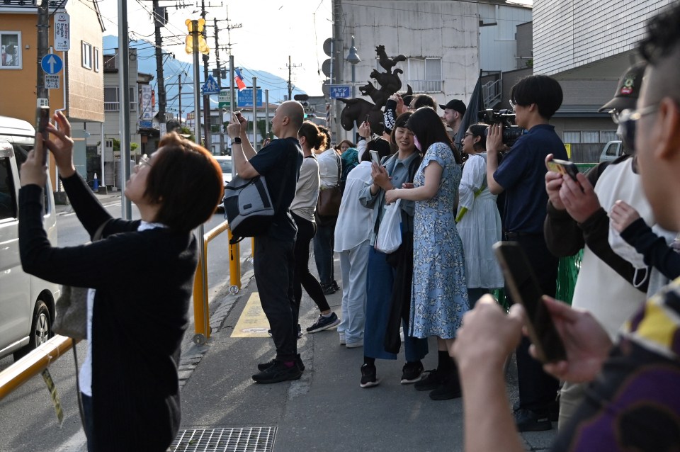 Visitors would crowd the pavement to take pictures of Mount Fuji from opposite a convenience store