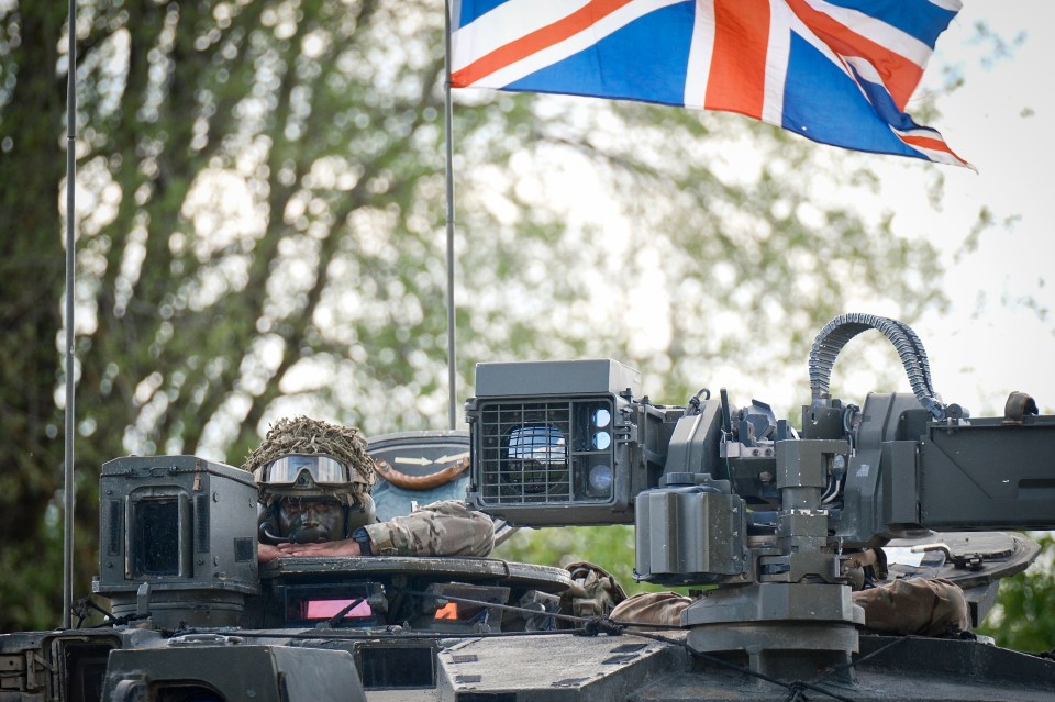 A UK soldier onboard a Brit Challenger 2 tank during training