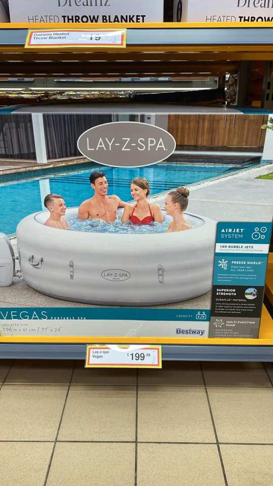 A shopper spotted the bargain hot tub on sale at their local Farmfoods for £199.99