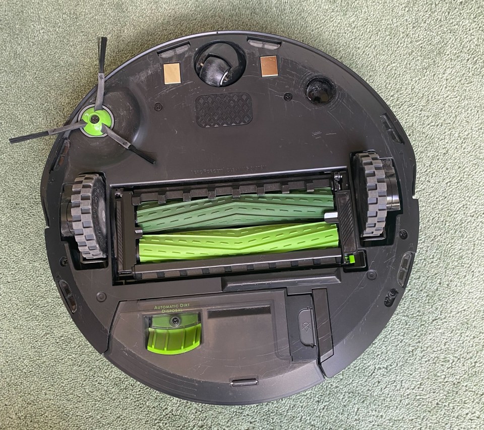 Flip over the Roomba iRobot j5+ and you'll find its brush roller and corner sweeper