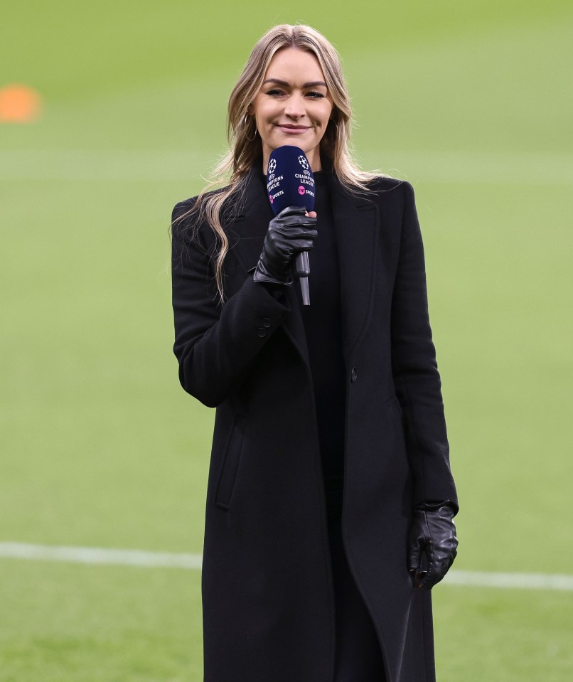 Laura opted for an all-black ensemble as she present pitch side at Old Trafford in December