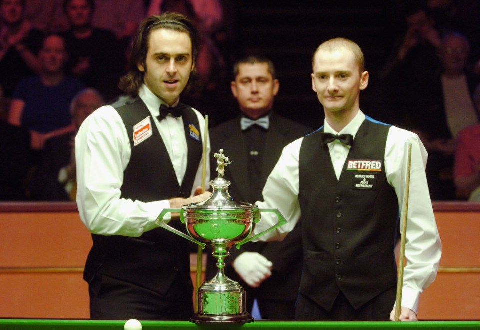 SHEFFIELD, ENGLAND - MAY 2:  Ronnie O'Sullivan and Graeme Dott pose with the trophy ahead of the Embassy World Snooker Final between Ronnie O'Sullivan and Graeme Dott at The Crucible Theatre on May 2, 2004 in Sheffield, England.  (Photo by Matthew Lewis/Getty Images)