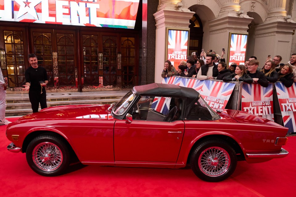 Simon is dumbstruck when magician Trixy conjures up the exact Triumph TR6 Simon owned in his younger days