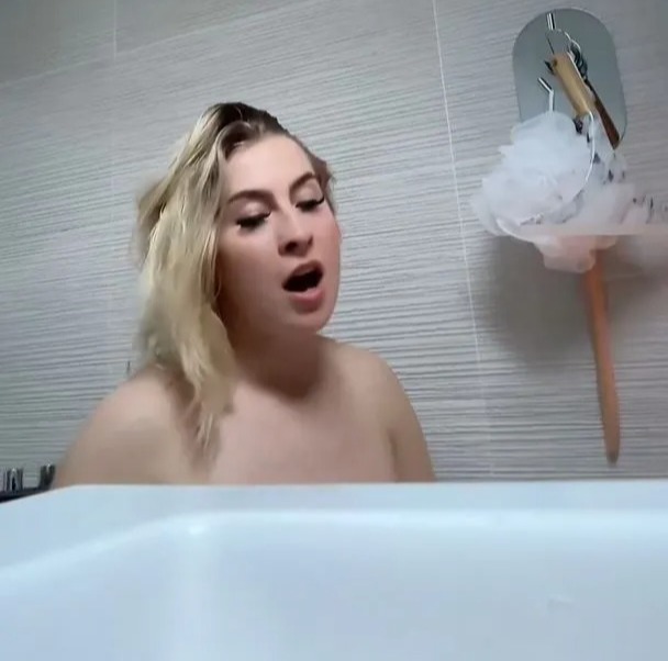 Astrid Wett sung a song from Little Mermaid in the bath