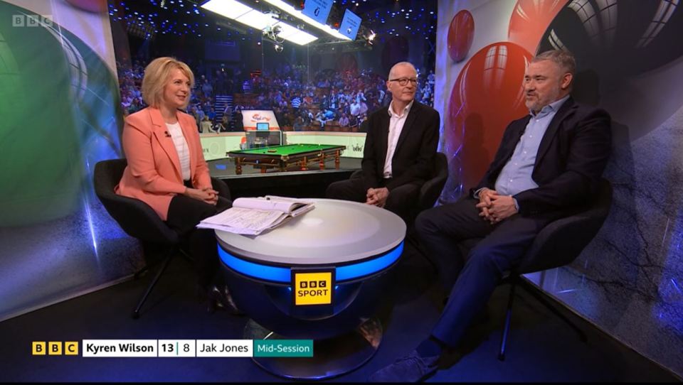 Steve Davis gave Stephen Hendry a death stare during the World Snooker Championship final