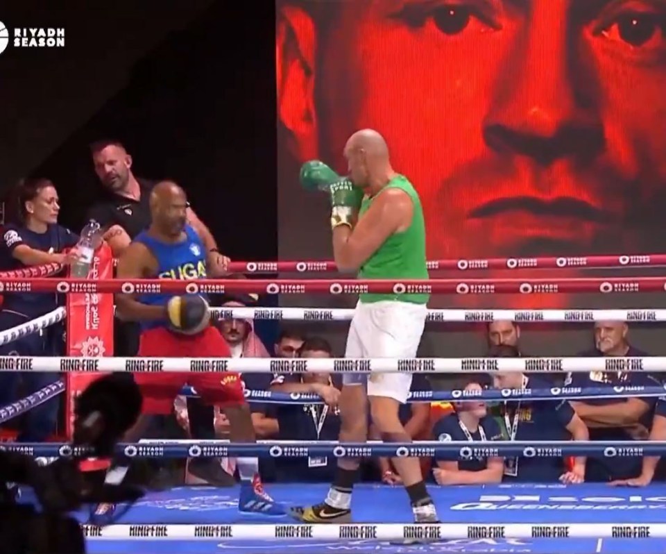 Tyson Fury responded by hitting the pads in a southpaw stance with SugarHill Steward