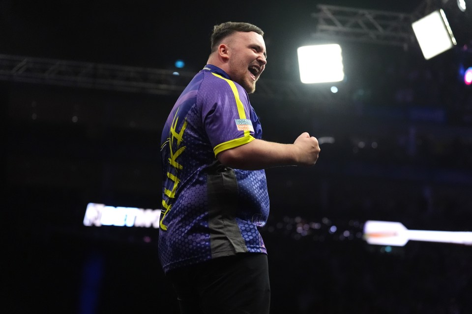 Littler pulled off an incredible nine darter in the 11th leg