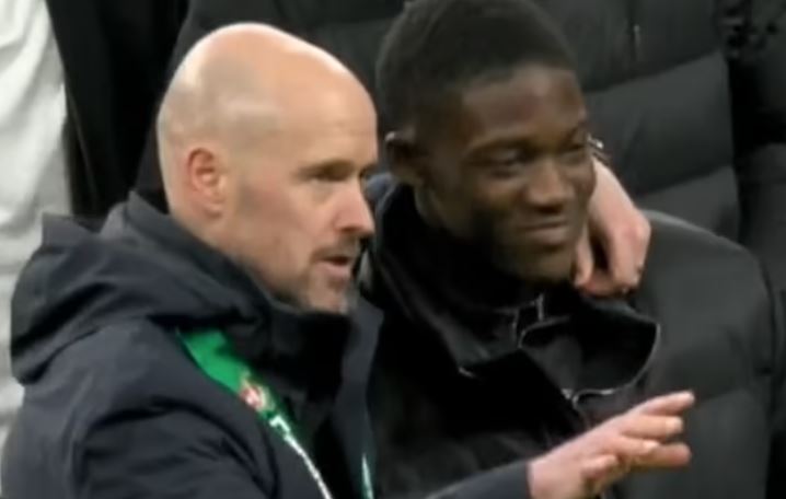 Ten Hag spoke to Mainoo after winning the 2023 Carabao Cup final