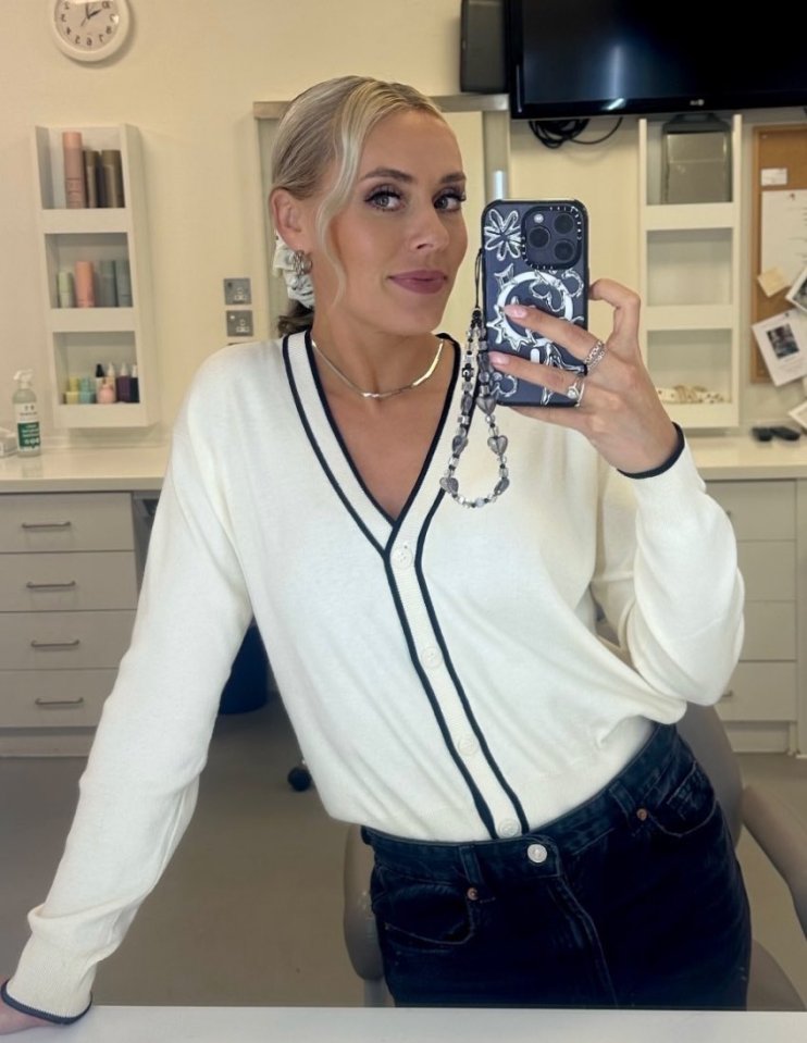 She shared this selfie of herself backstage before going on air