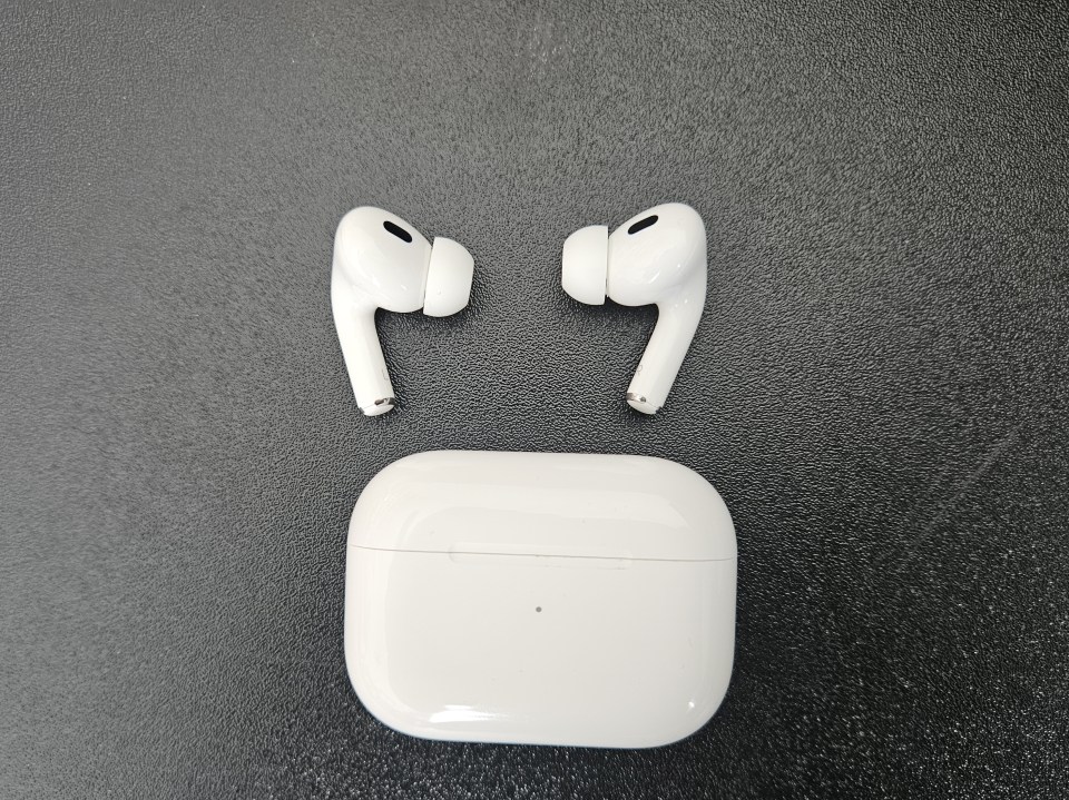 I got to test a set of refurbished Apple AirPods Pro 2 that came from eBay