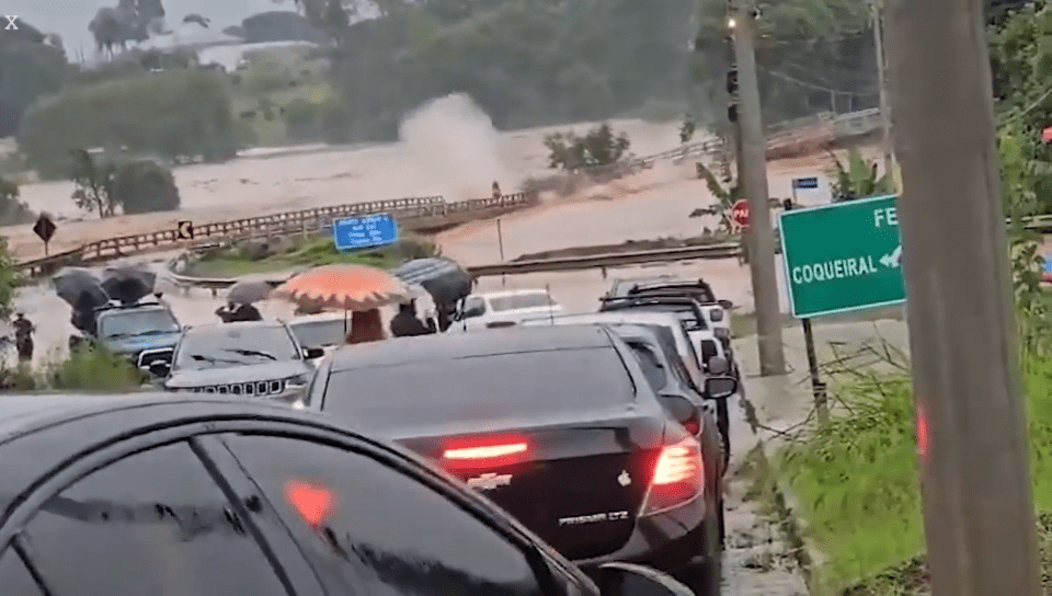 The heart-stopping moment a bridge collapsed in Brazil