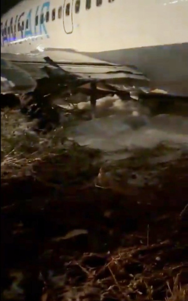 Footage shows the plane off the runway at the Dakar airport