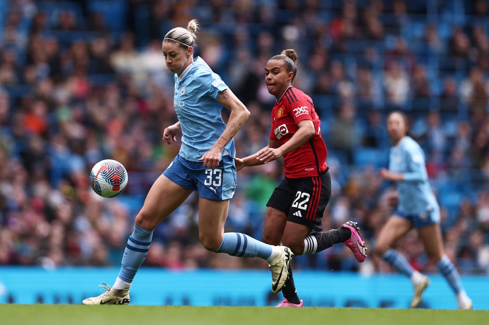 Alanna Kennedy and her Manchester City team-mates have a six-point lead over title rivals Chelsea