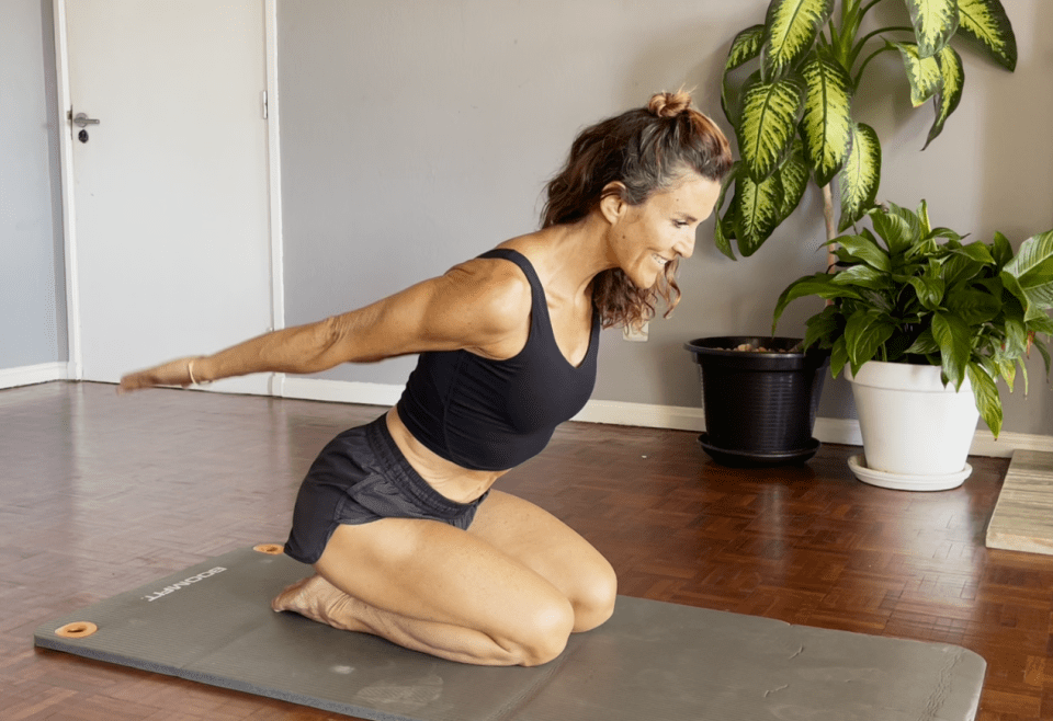 Kneeling push backs