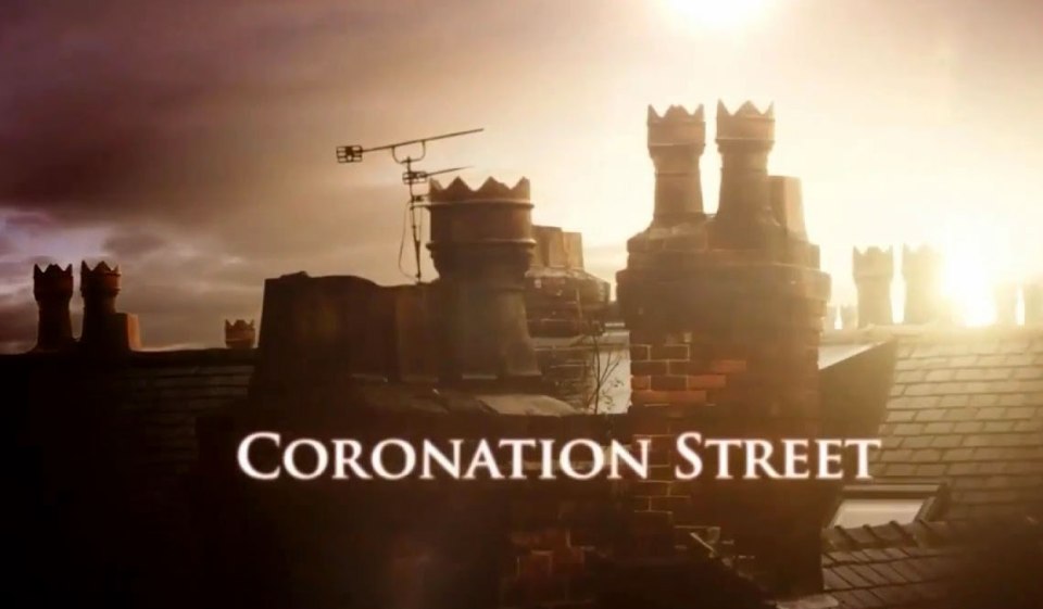 Coronation Street fans have slammed writers for 'wasting' a Weatherfield icon and giving them 'nothing but rubbish'