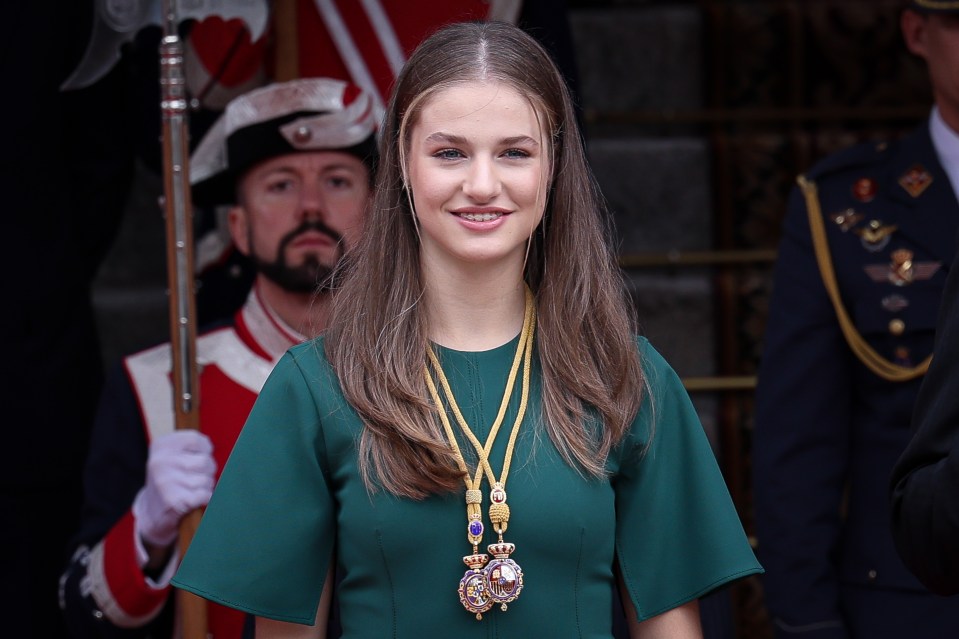 Princess Leonor of Spain is left handed