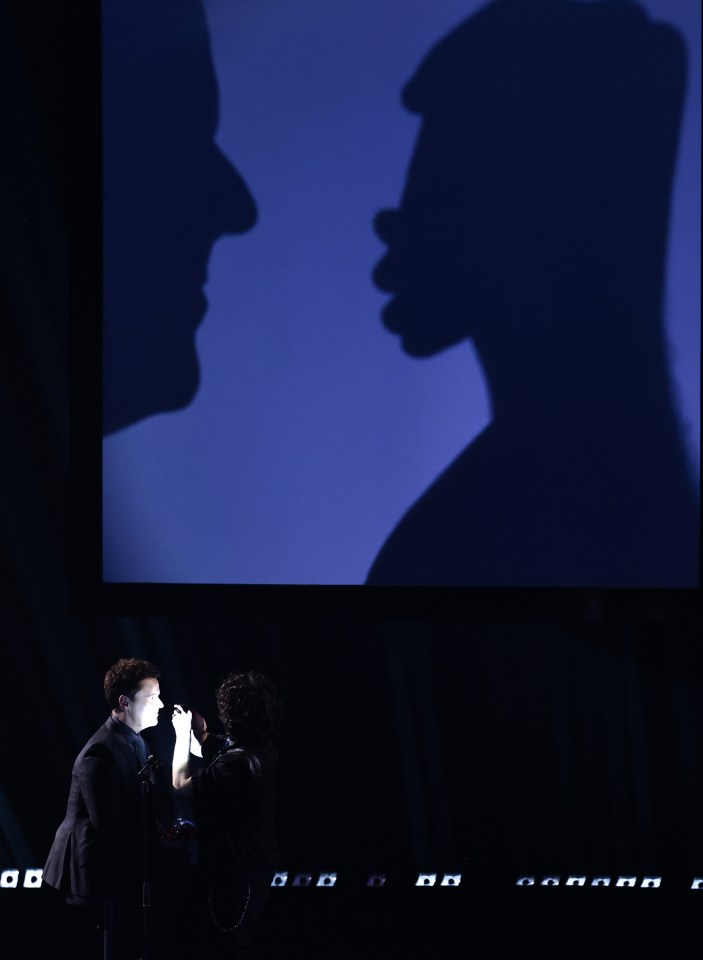 The Italian shadow artist faced an unexpected obstacle at the start of his act