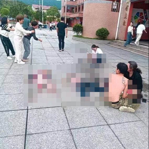 Two people have been killed after a horror knife in a Chinese primary school