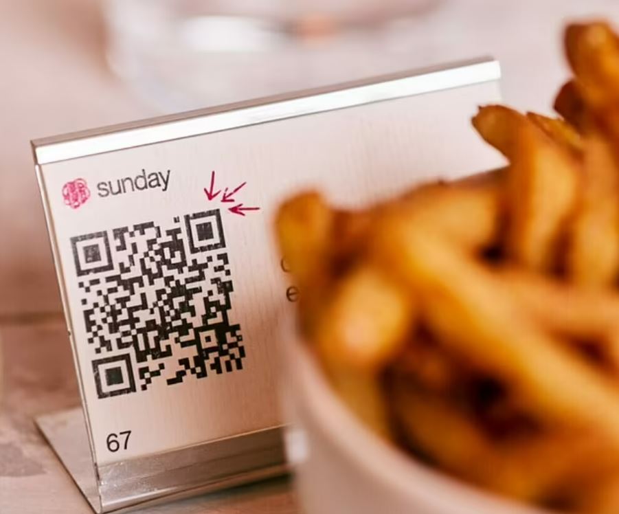 The restaurant asks diners to pay the charge for using its billing app