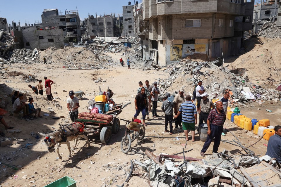 Displaced Palestinians fetch water in Khan Yunis in the southern Gaza Strip