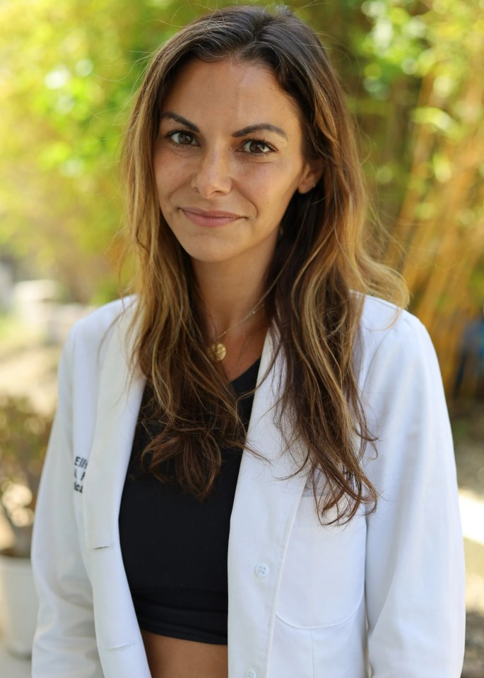 Dr Tania Elliot, from New York, is a board-certified physician of 15 years, as well as a mum-of-two