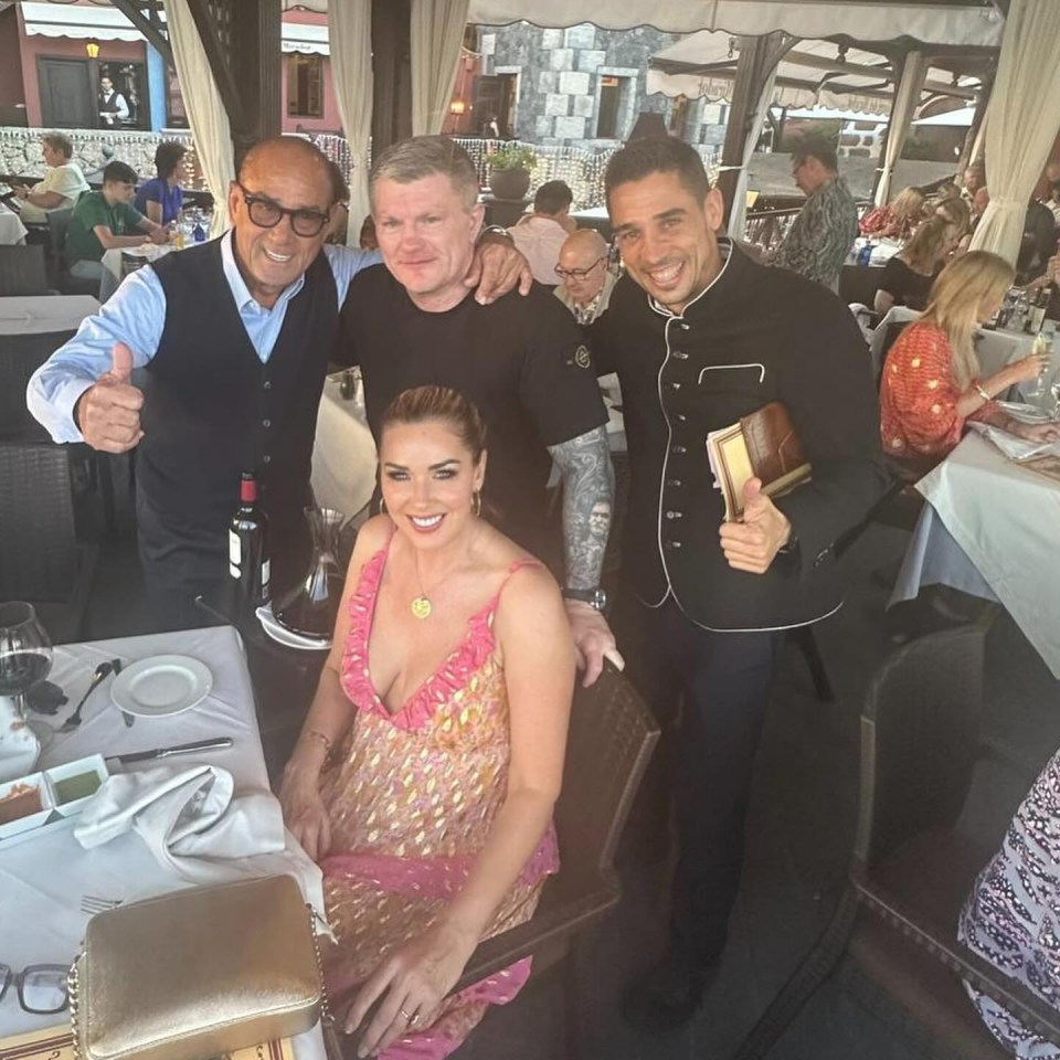 Ricky and Claire happily snapped pictures with staff at the Tenerife restaurant