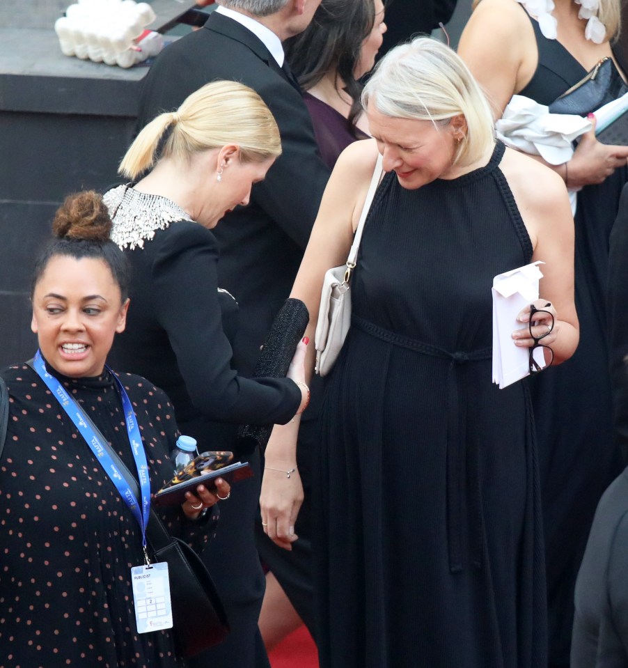 Ali was in good spirits as she chatted on the red carpet