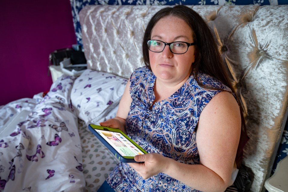 Kelly Knipes, who suffers from diagnosed with para­somnia, was scammed after giving crooks her bank details