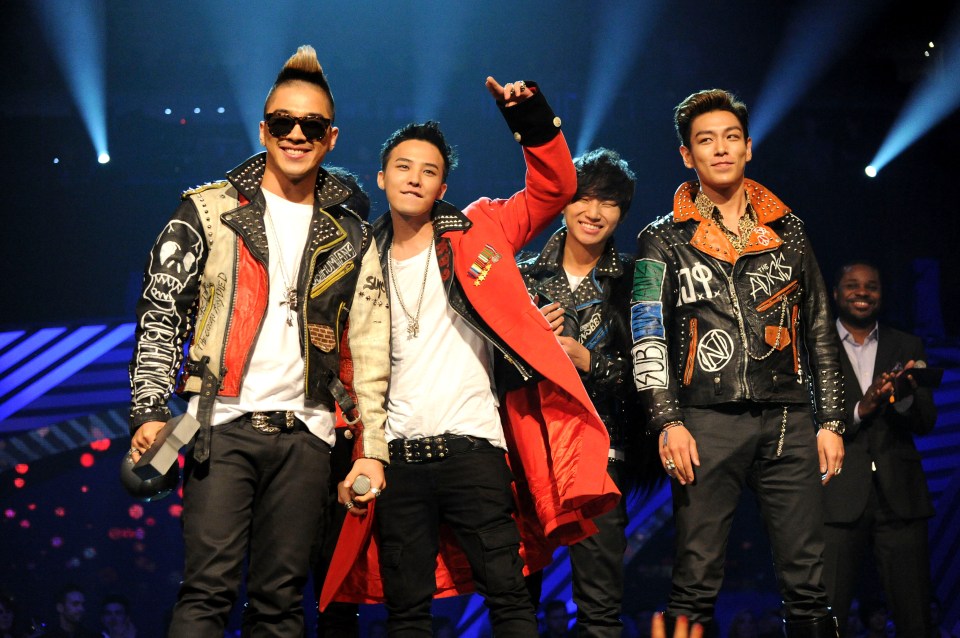 Big Bang won the Best Worldwide gong  at the MTV Europe Music Awards 2011