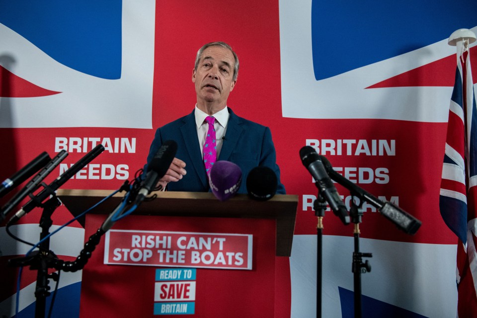 Farage blasted both Labour and the Tories - calling Starmer and Sunak "middle managers"