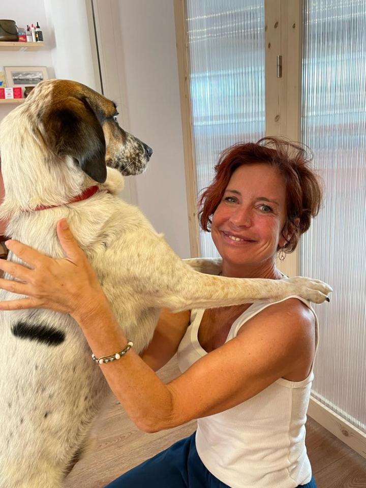 Carrie and her dog Reggie at her home in Barcelona