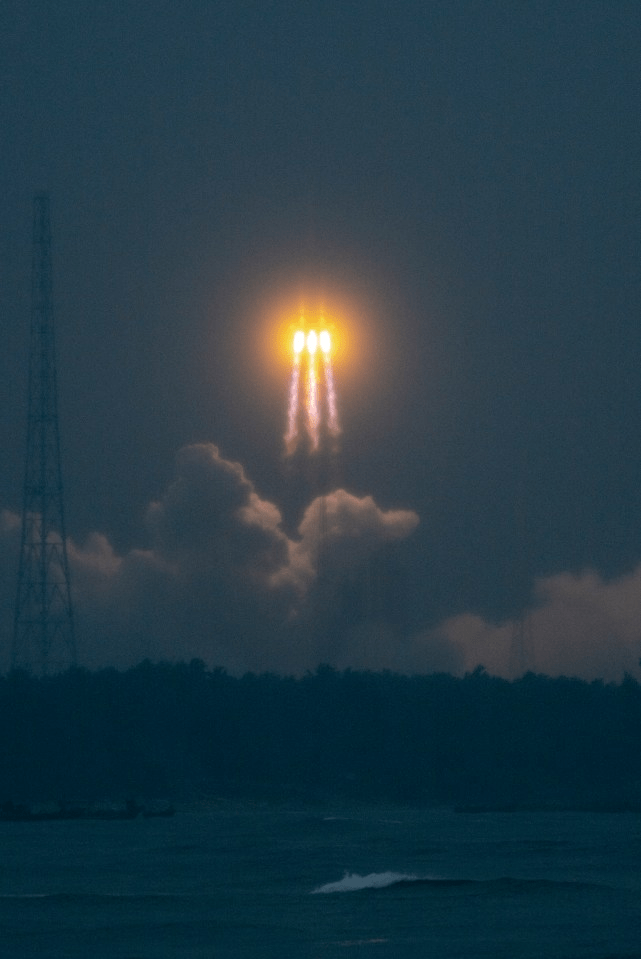 The Long March-5 Y8 carrier rocket carrying the Chang’e-6 lunar probe blasts off from the Wenchang Space Launch Centre