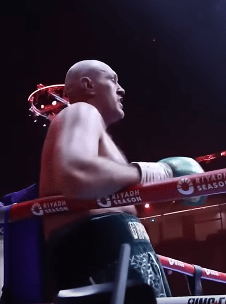 Fans believe Fury was close to throwing in the towel