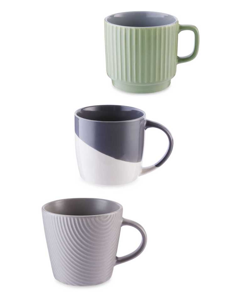 The influencer also looked at these adorable spring mugs