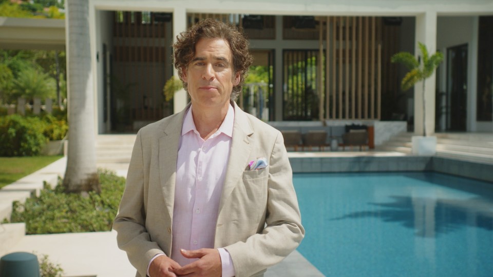 Pointless star Stephen Mangan will host as hotel manager