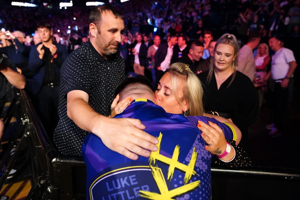 Luke Littler celebrates with his parents Anthony Buckley & Lisa Littler