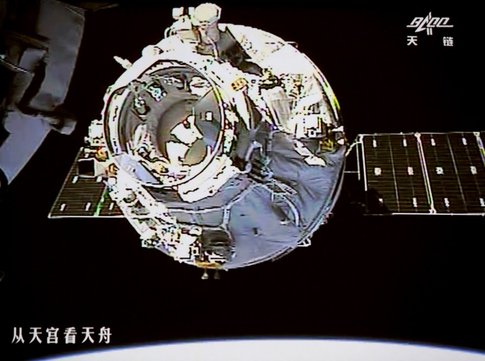 China’s Tianzhou-1 cargo spacecraft moves towards its Tiangong-2 space lab for docking