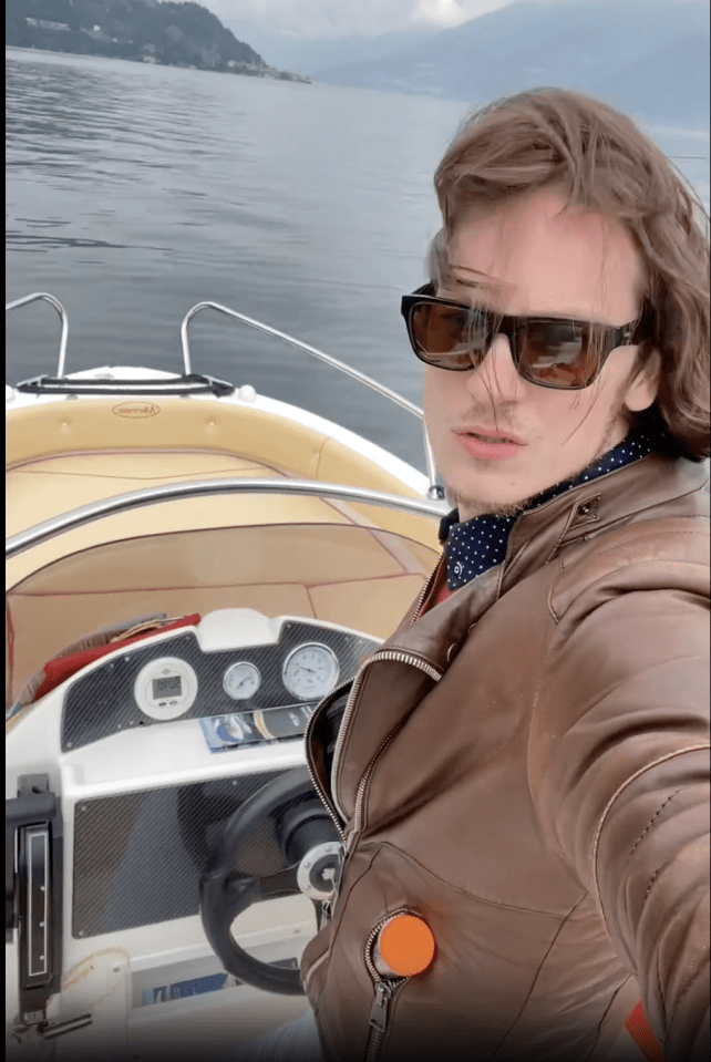 The star couldn't resist a selfie after renting out a speedboat