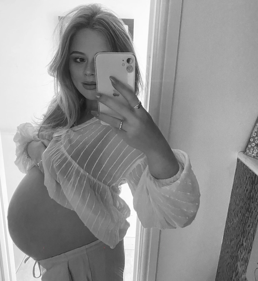 Emily showed off her growing baby bump in a selfie over the weekend